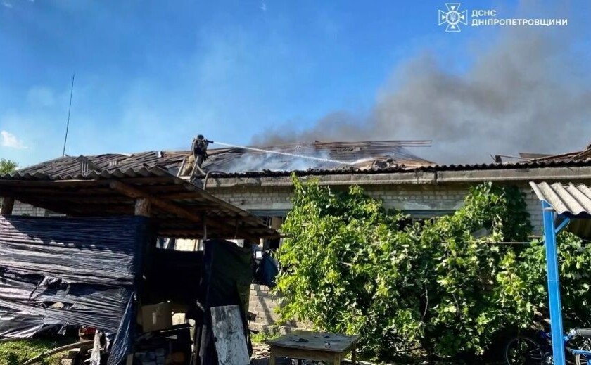 На Дніпропетровщині троє рятувальників постраждали внаслідок повторного ворожого удару