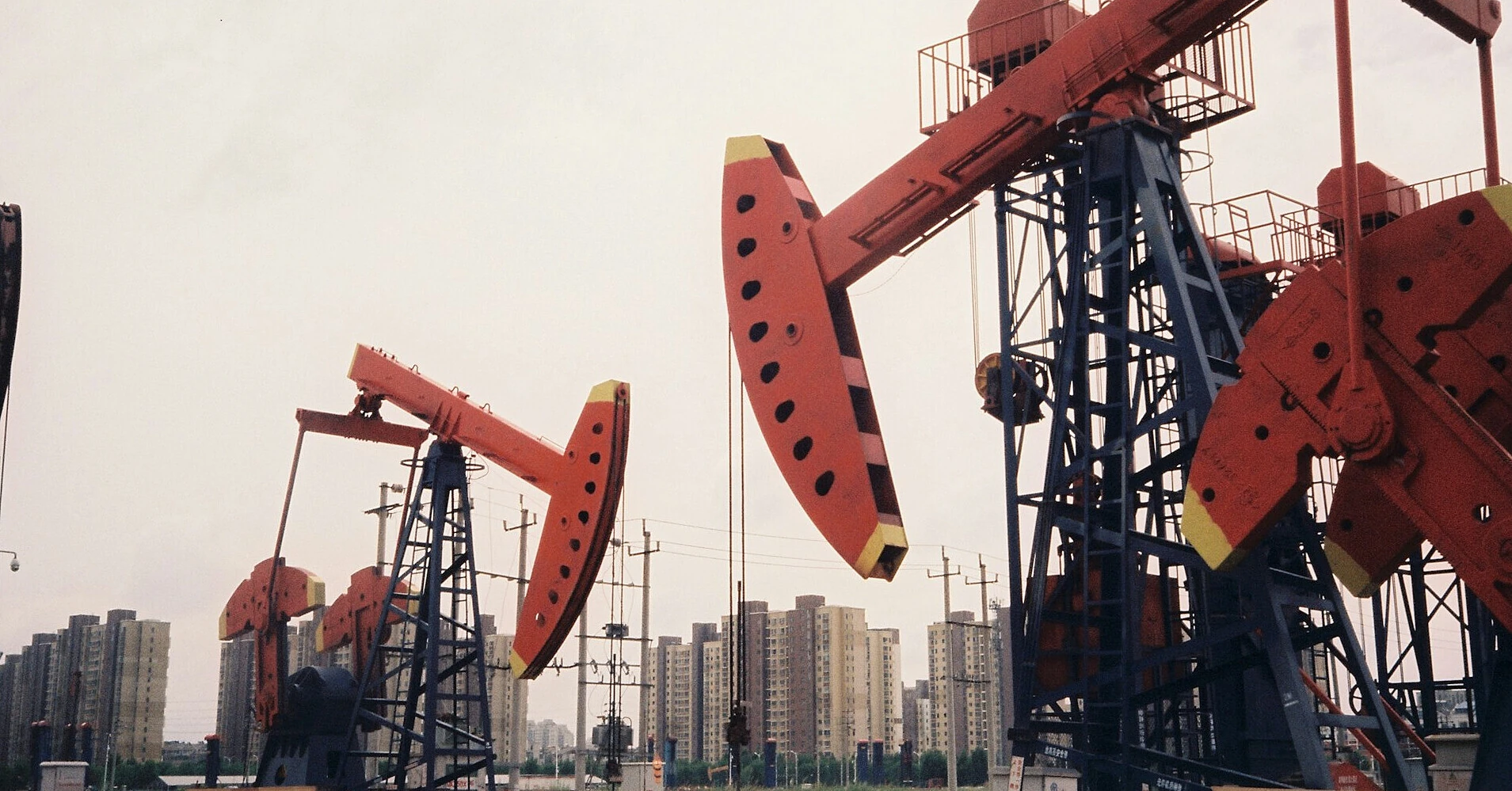 Нафта підскочила до двотижневого максимуму через продовження ударів США по Ірану Нафта підскочила до двотижневого максимуму через продовження ударів США по Ірану