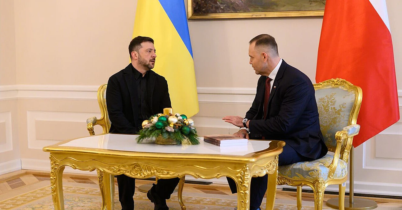 Зеленський і Навроцький проводять зустріч на полях саміту НАТО Зеленський і Навроцький проводять зустріч на полях саміту НАТО