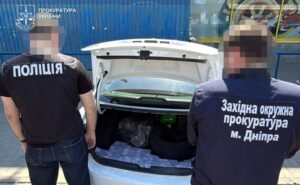 За  тисяч обіцяв допомогти виїхати за кордон: у Дніпрі судитимуть організатора незаконної схеми