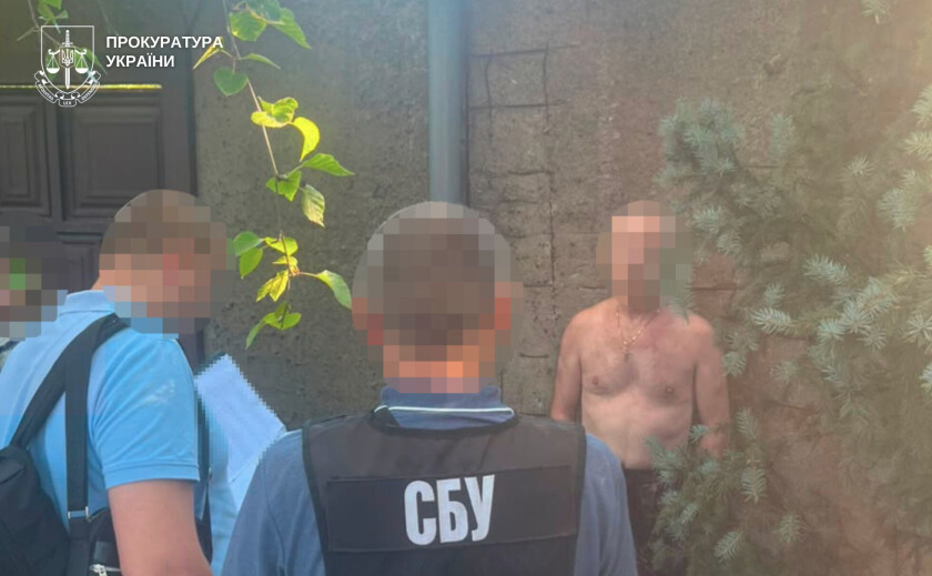 Лікар із Кам’янського 10 років працював на окупований Крим і фінансував армію РФ — зрадника затримала СБУ Лікар із Кам’янського 10 років працював на окупований Крим і фінансував армію РФ — зрадника затримала СБУ
