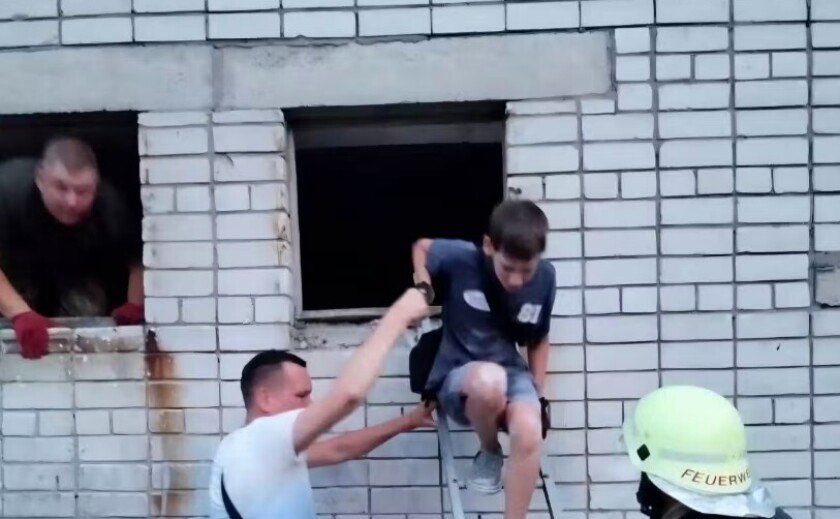 Рятувальна операція: на Дніпропетровщині двоє дітей застрягли в покинутій будівлі Рятувальна операція: на Дніпропетровщині двоє дітей застрягли в покинутій будівлі