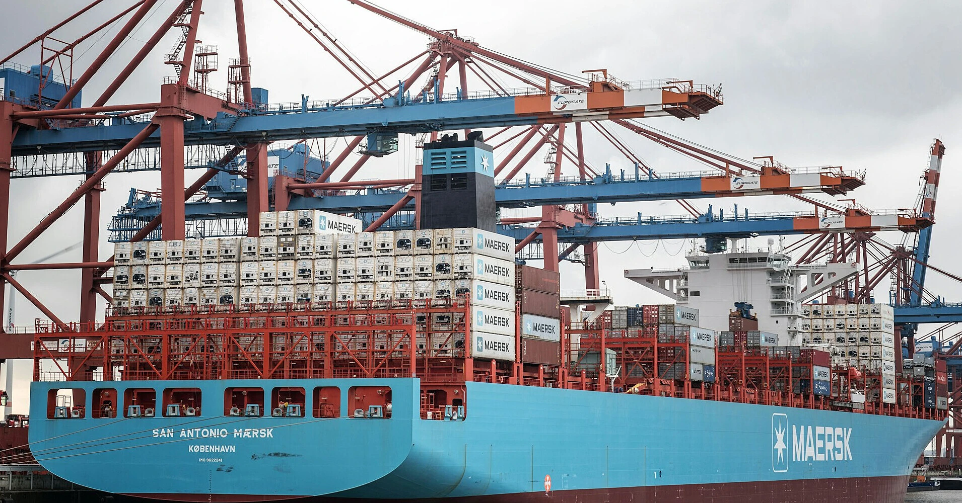 Maersk зупинила роботу в Чорноморську через удари РФ, вантажі перенаправлять до Румунії Maersk зупинила роботу в Чорноморську через удари РФ, вантажі перенаправлять до Румунії