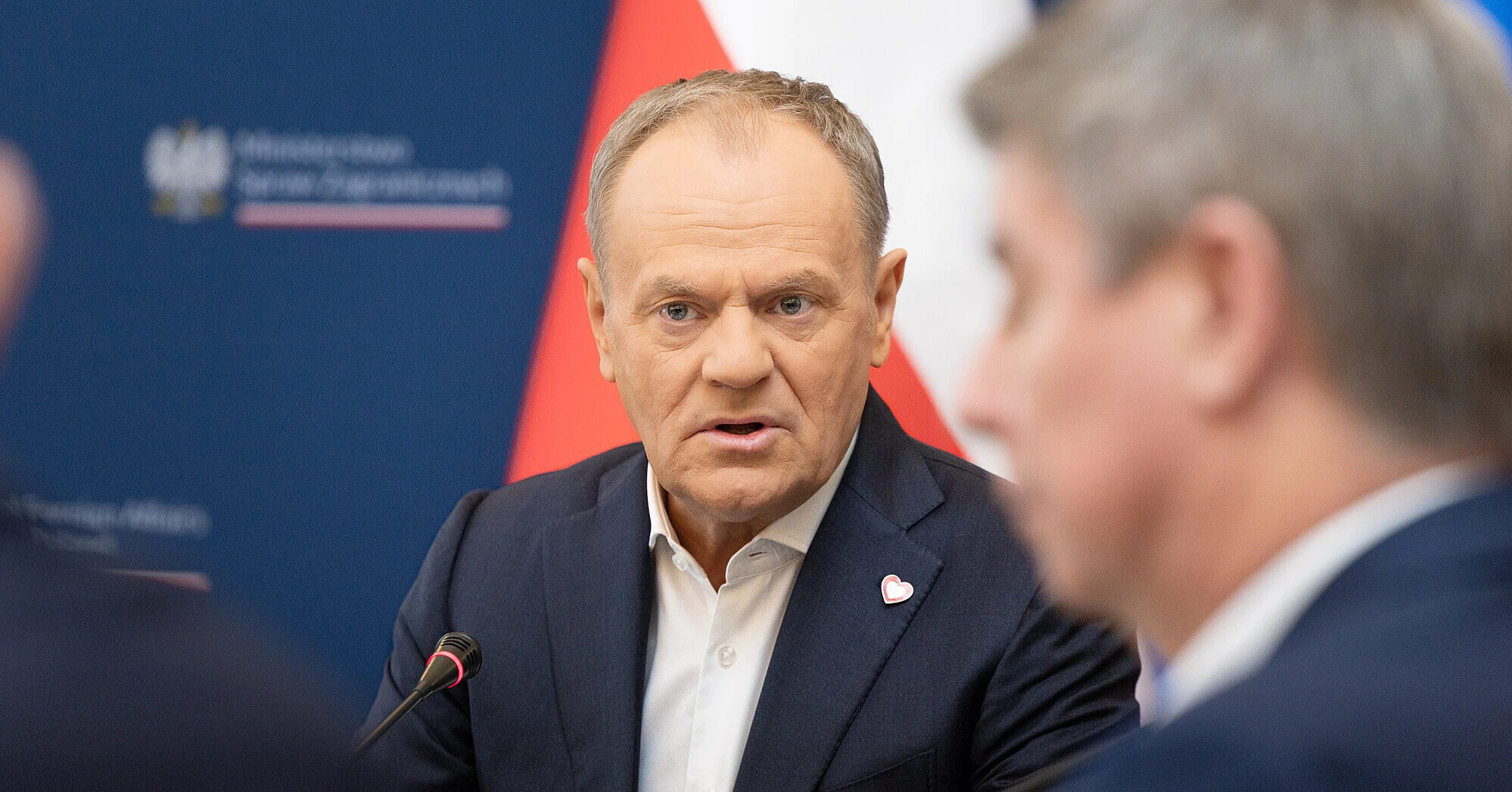 Туск закликав Навроцького відреагувати на напади на українців: Хулігани відчувають політичну підтримку