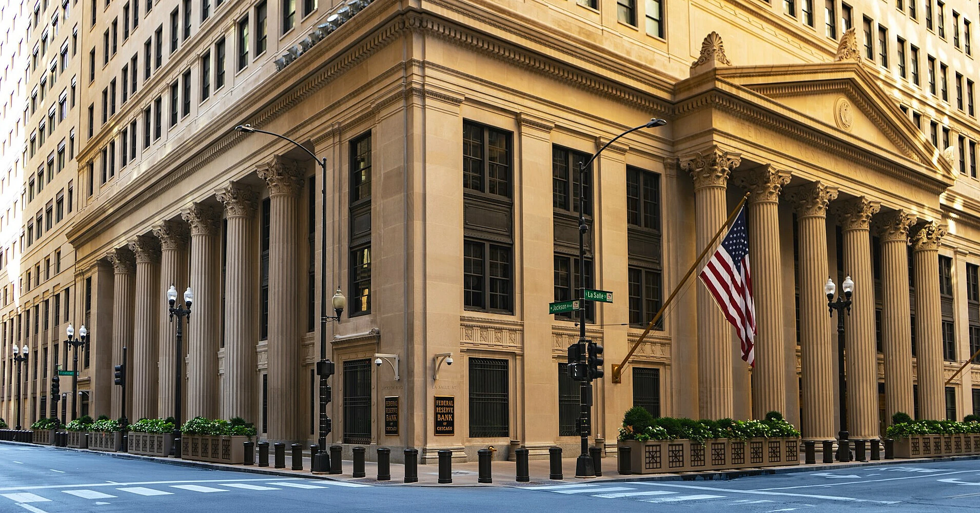 Друкувальний верстат на реверсі: ФРС США шукає спосіб безпечно скоротити гігантський баланс у ,7 трлн – що це означає для ринків Друкувальний верстат на реверсі: ФРС США шукає спосіб безпечно скоротити гігантський баланс у ,7 трлн – що це означає для ринків