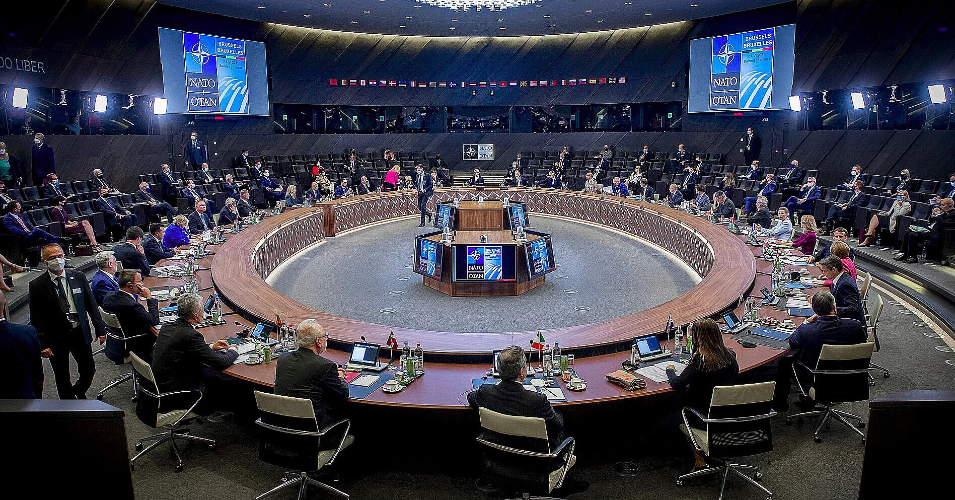 У НАТО прийняли рішення про військову допомогу Україні на 140 млрд євро У НАТО прийняли рішення про військову допомогу Україні на 140 млрд євро