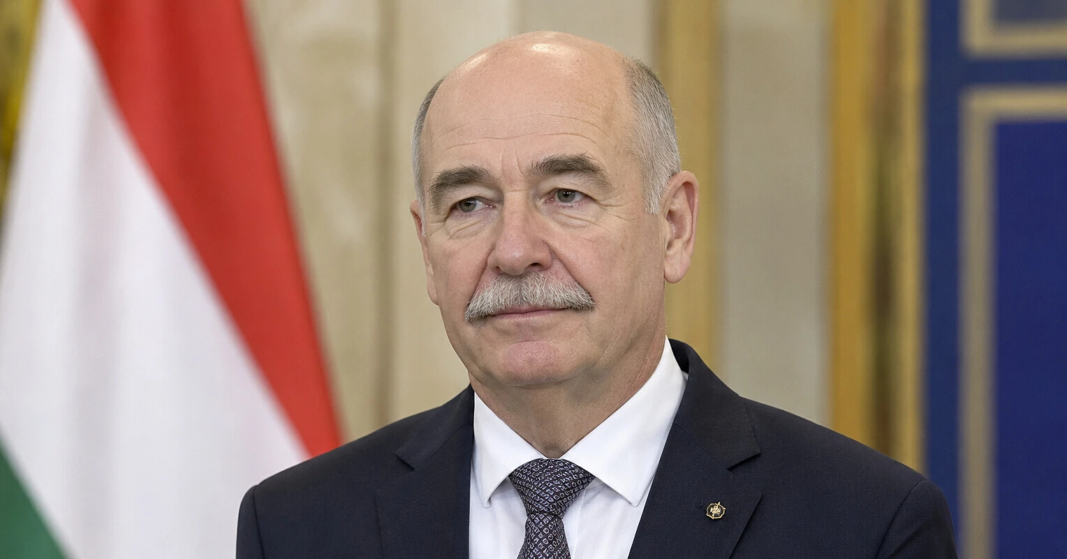 Угорський парламент проголосував за відставку президента Шуйока