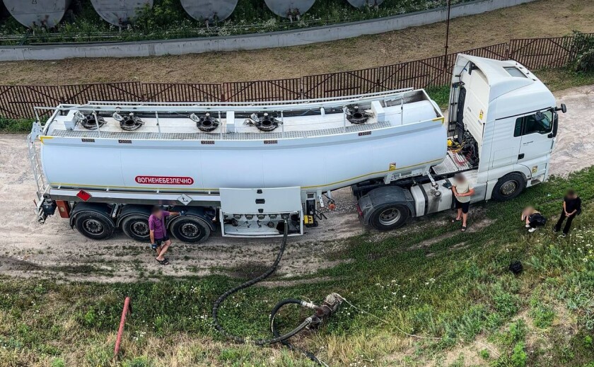 БЕБ викрило незаконне виробництво фальсифікованого пального на Дніпропетровщині та Кіровоградщині БЕБ викрило незаконне виробництво фальсифікованого пального на Дніпропетровщині та Кіровоградщині