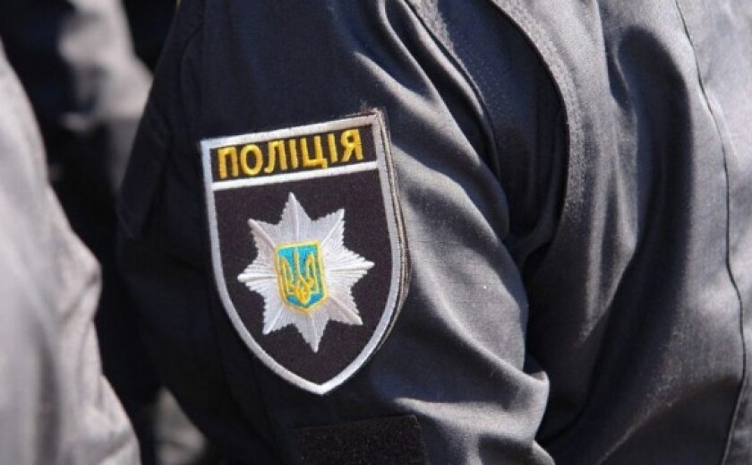 У Кривому Розі патрульні допомогли чоловіку, якому через спеку стало зле за кермом У Кривому Розі патрульні допомогли чоловіку, якому через спеку стало зле за кермом