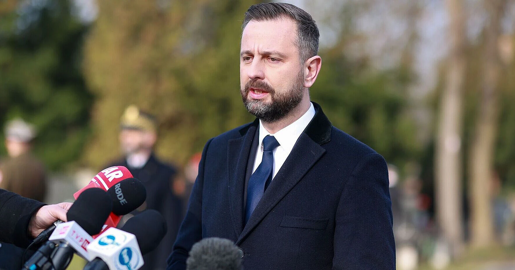 «Українці призовного віку зобов’язані покинути Польщу»: що насправді сказав глава Міноборони Косіняк-Камиш