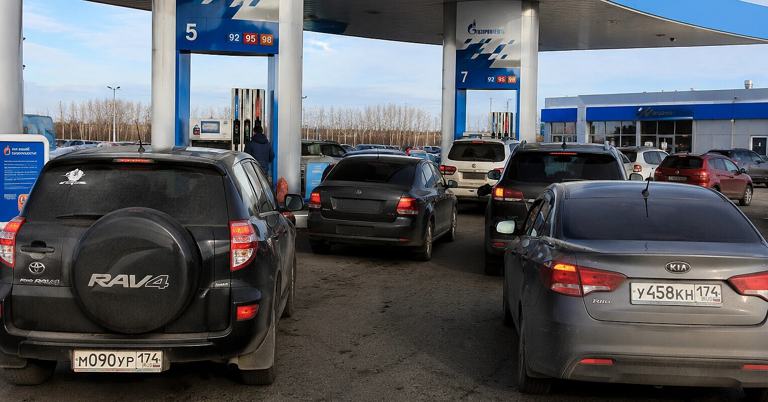 У шести регіонах Росії не знайшли доступних АЗС з бензином У шести регіонах Росії не знайшли доступних АЗС з бензином