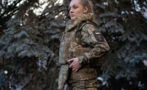 Військовослужбовиці ЗСУ вперше отримали бронежилети, адаптовані для жінок Військовослужбовиці ЗСУ вперше отримали бронежилети, адаптовані для жінок