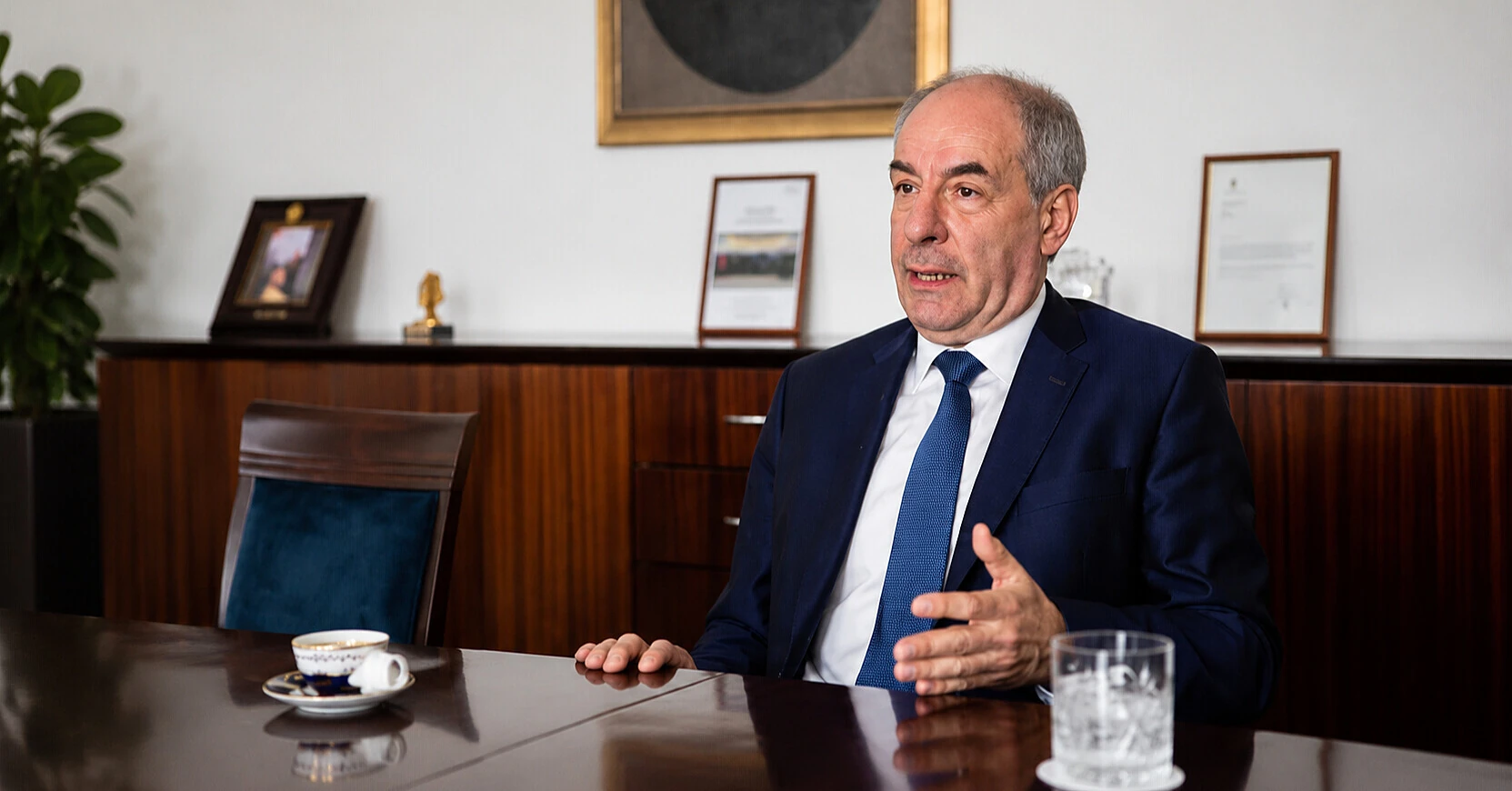 Президент Угорщини підписав конституційні зміни про своє усунення з посади Президент Угорщини підписав конституційні зміни про своє усунення з посади