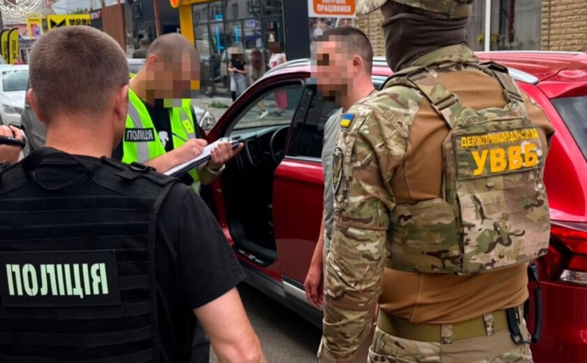 У Харкові під варту взято дніпрянина, який за 7 тис. доларів намагався переправити прикордонника до Молдови