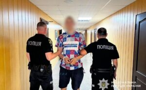 У Дніпрі 18-річного юнака затримали за пограбування продавчині У Дніпрі 18-річного юнака затримали за пограбування продавчині