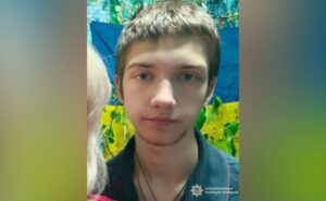 Поліція Дніпра розшукує 17-річного Демʼяна Кузана: прикмети Поліція Дніпра розшукує 17-річного Демʼяна Кузана: прикмети