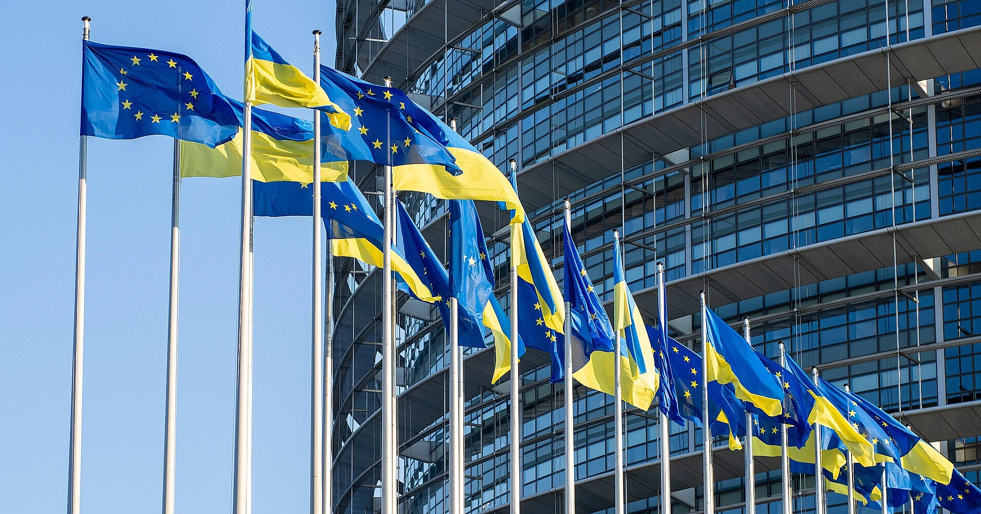 Підтримка вступу України до ЄС знизилася, але залишається високою