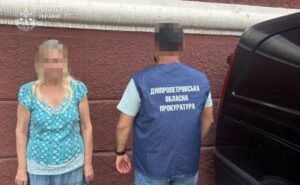 У Дніпрі матір і брата жінки, яку підозрюють у роботі на ФСБ, звинуватили у держзраді У Дніпрі матір і брата жінки, яку підозрюють у роботі на ФСБ, звинуватили у держзраді