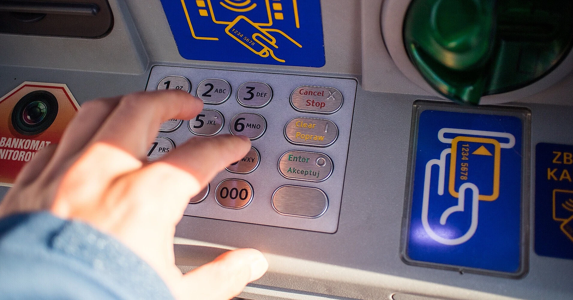 В Україні знову виникли проблеми з терміналами ПриватБанку