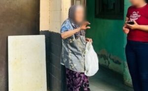 У Дніпрі патрульні повернули рідним дезорієнтовану бабусю, яка блукала містом