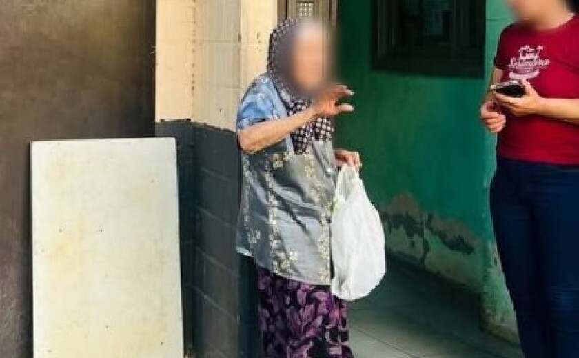 У Дніпрі патрульні повернули рідним дезорієнтовану бабусю, яка блукала містом У Дніпрі патрульні повернули рідним дезорієнтовану бабусю, яка блукала містом
