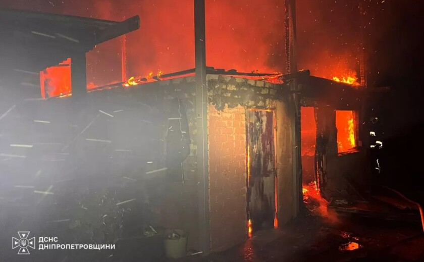 У Дніпрі вигорів вщент дачний будинок У Дніпрі вигорів вщент дачний будинок