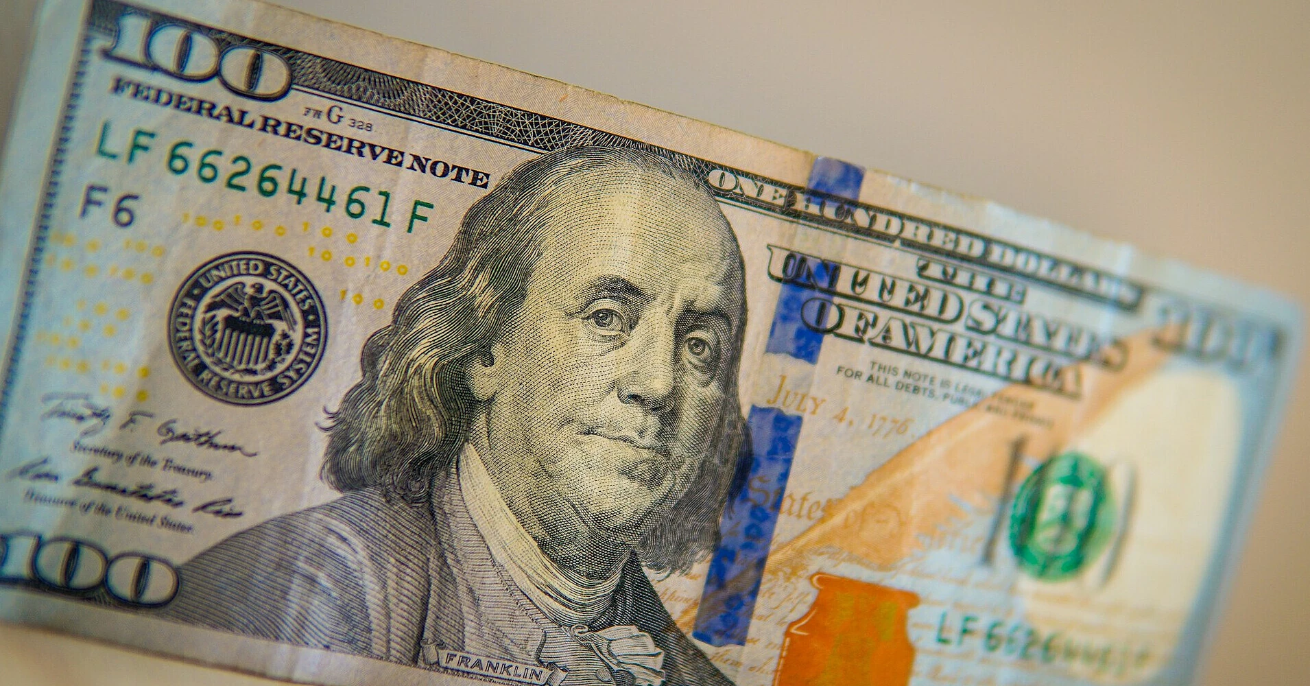 Нацбанк не дозволив долару сильно зрости, експортери збільшили продаж валюти Нацбанк не дозволив долару сильно зрости, експортери збільшили продаж валюти