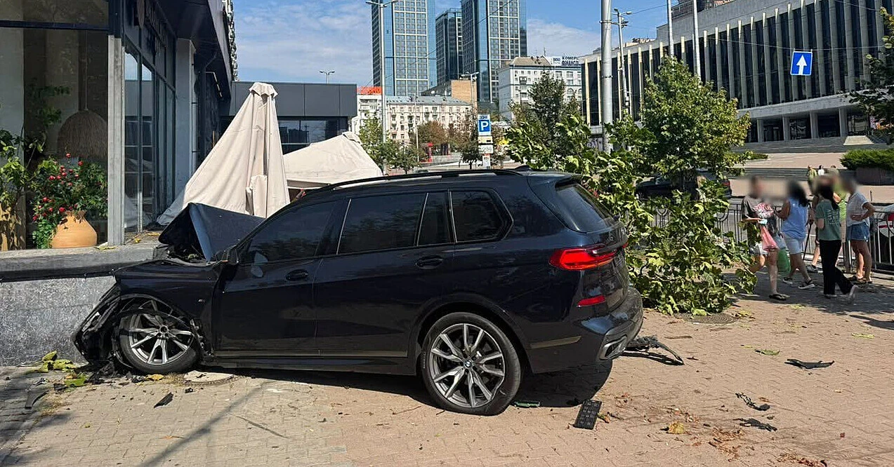 Поліція показала момент ДТП з Островським та директором УАФ у Києві