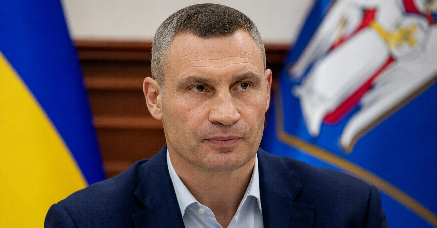 Влада Києва хоче переглянути комендантську годину і рух мостами