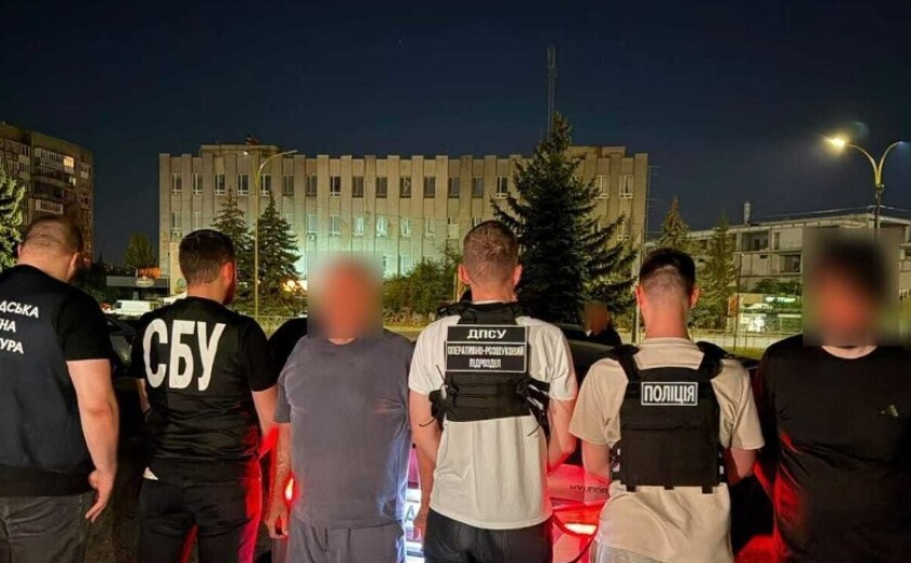 Намагався переправити чоловіка до Словаччини за  тисяч: затримано 65-річного криворіжця