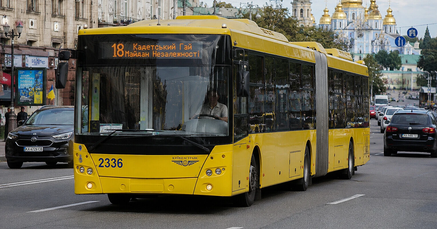 У Києві на вихідних змінять маршрути транспорту: де обмежать рух