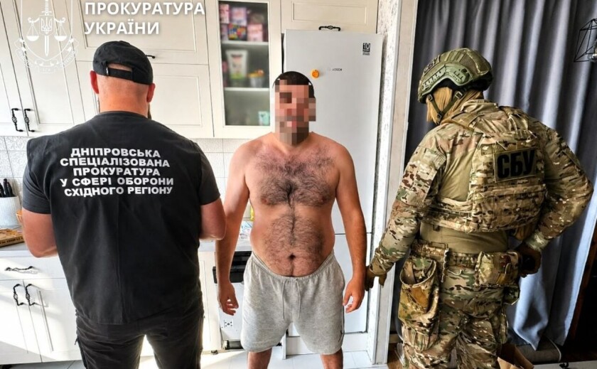 На Дніпропетровщині повідомили про підозру двом військовим-дезертирам та їхньому пособнику На Дніпропетровщині повідомили про підозру двом військовим-дезертирам та їхньому пособнику