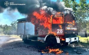 На Нікопольщині росіяни повторно атакували рятувальників під час гасіння пожежі