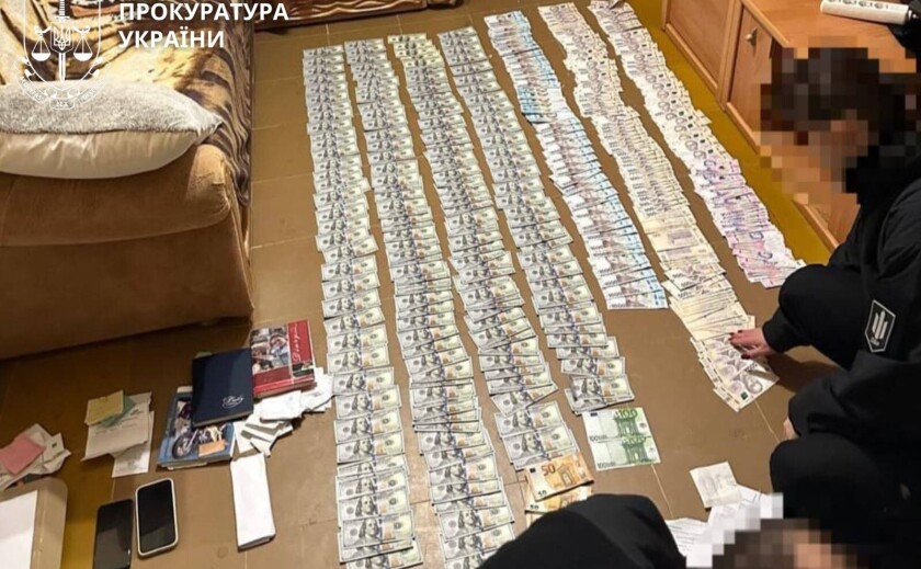 На Дніпропетровщині судитимуть майора ДШВ за хабар і незаконне збагачення на 26,2 млн грн На Дніпропетровщині судитимуть майора ДШВ за хабар і незаконне збагачення на 26,2 млн грн