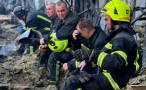 У Кривому Розі завершили рятувальні роботи після удару по торговельному центру У Кривому Розі завершили рятувальні роботи після удару по торговельному центру