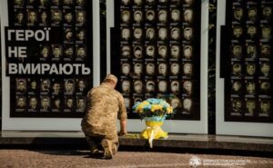 У Дніпрі вшанували пам’ять захисників України У Дніпрі вшанували пам’ять захисників України