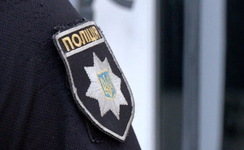 Створював розважальний контент у поліцейській формі: у Верхньодніпровську затримали неповнолітнього хлопця