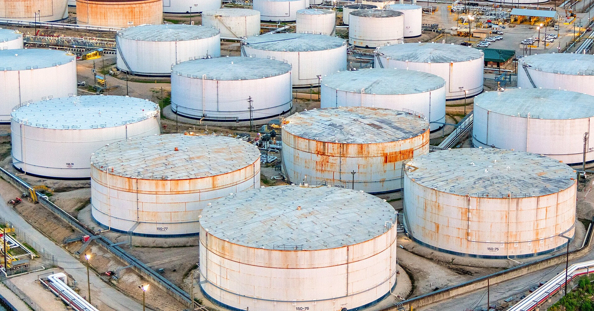 Aramco попередила про вичерпання резервів світових НПЗ Aramco попередила про вичерпання резервів світових НПЗ