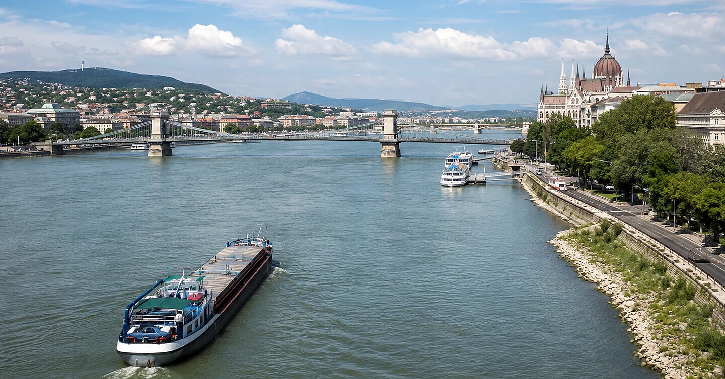 Угорщина знайшла екстрене рішення для АЕС через обміління Дунаю Угорщина знайшла екстрене рішення для АЕС через обміління Дунаю