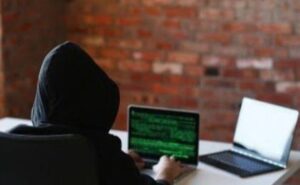 Майже 120 тисяч гривень збитків: у Самарівському районі викрили схему шахрайства через фальшивий застосунок Майже 120 тисяч гривень збитків: у Самарівському районі викрили схему шахрайства через фальшивий застосунок