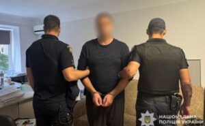 Пограбування у підʼїзді: слідчі Дніпра повідомили про підозру зловмиснику Пограбування у підʼїзді: слідчі Дніпра повідомили про підозру зловмиснику
