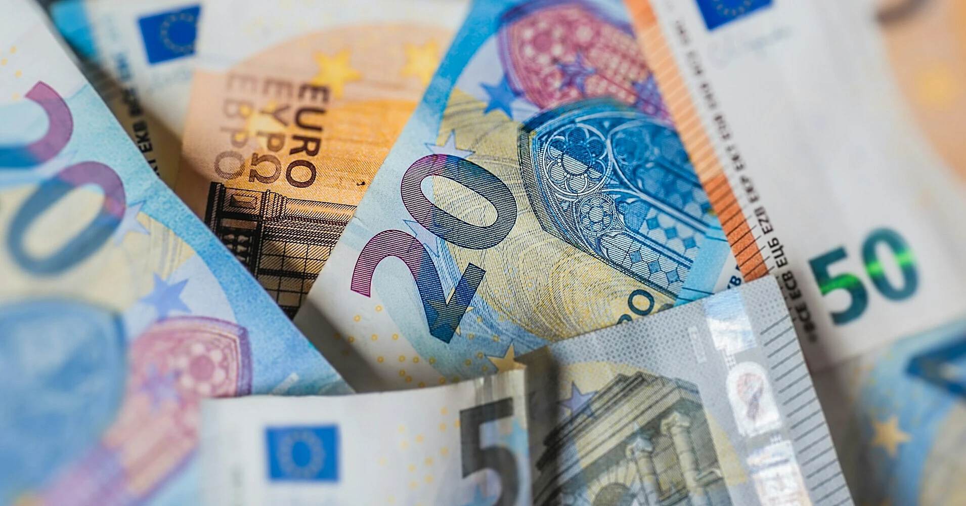 Євро зміцнюється на тлі ослаблення долара Євро зміцнюється на тлі ослаблення долара