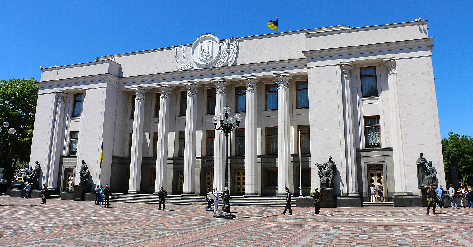 Рада готується до голосування за Хмару як міністра оборони, під Радою вимагають повернути Федорова (Оновлено)
