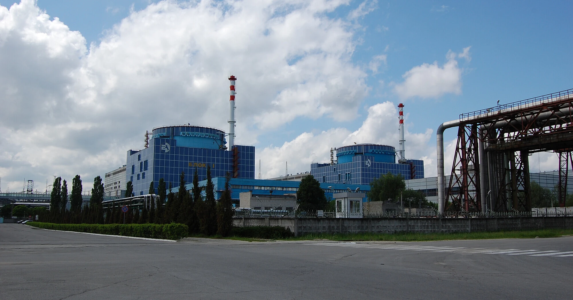 Українські АЕС не знижують потужність через аномальну спеку – “Енергоатом”