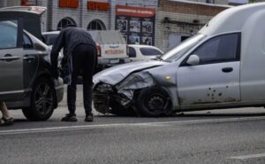 У Дніпрі біля «Укрнафти» зіткнулися три автомобілі: подробиці ДТП У Дніпрі біля «Укрнафти» зіткнулися три автомобілі: подробиці ДТП
