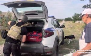 «Ми вже так втомились від цих жахів», – поліцейські Запоріжжя евакуювали з прифронтової Новомиколаївки жінку з інвалідністю та літнє подружжя «Ми вже так втомились від цих жахів», – поліцейські Запоріжжя евакуювали з прифронтової Новомиколаївки жінку з інвалідністю та літнє подружжя