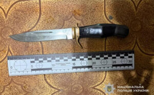 Вдарив ножем у живіт: у Кривому Розі 69-річний чоловік поранив 51-річного містянина Вдарив ножем у живіт: у Кривому Розі 69-річний чоловік поранив 51-річного містянина
