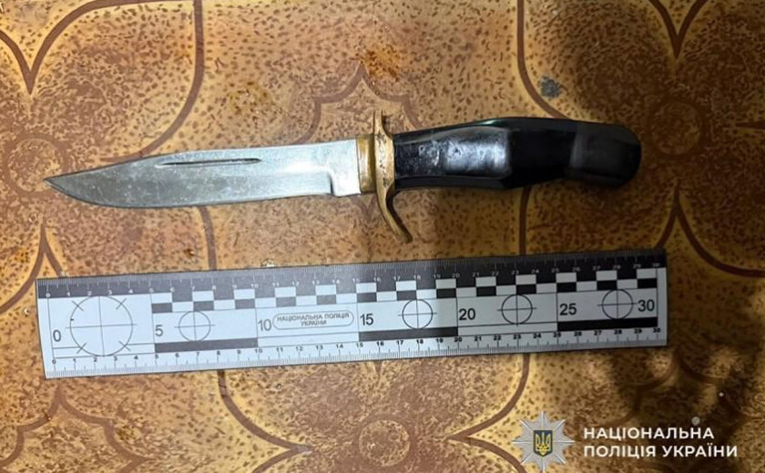 Вдарив ножем у живіт: у Кривому Розі 69-річний чоловік поранив 51-річного містянина Вдарив ножем у живіт: у Кривому Розі 69-річний чоловік поранив 51-річного містянина