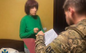 На Запоріжжі затримали колаборантку, яка працювала у псевдовиборчій комісії рф На Запоріжжі затримали колаборантку, яка працювала у псевдовиборчій комісії рф