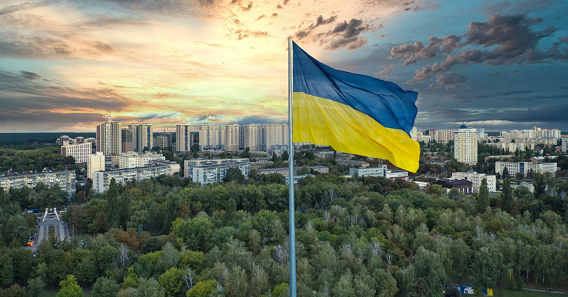 Корупція, обстріли та низькі доходи очолили список проблем українців